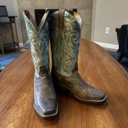 Women’s Cowboy Boots Size 6.5 m. $40