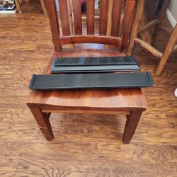 2 Used Floating Shelfs ( Plastic).. Can Easily Be Repainted