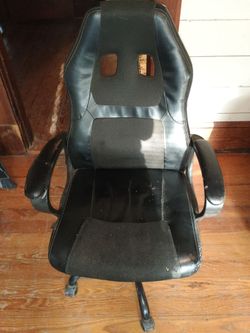 Massaging gaming Chair