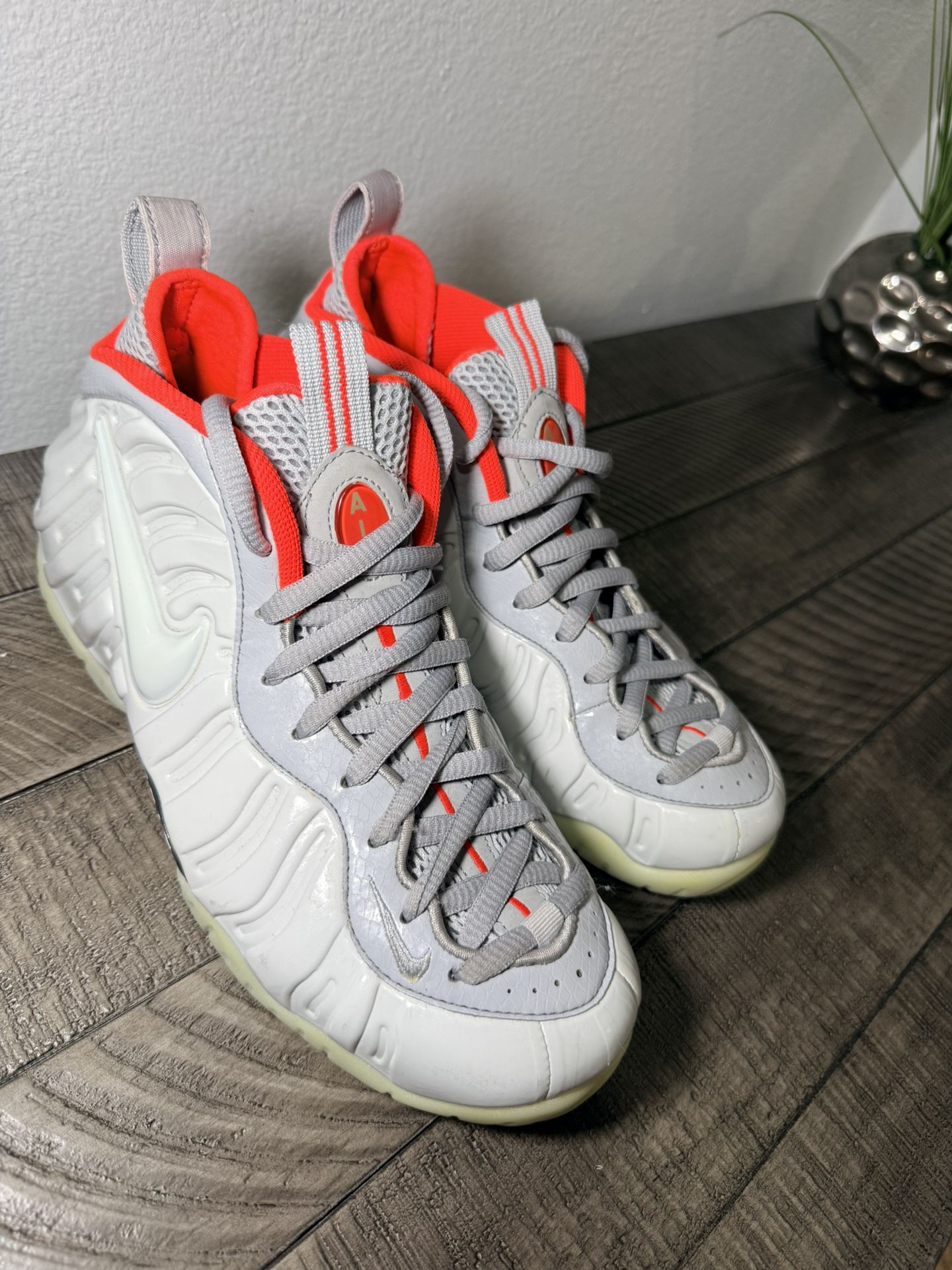 NEW Nike Air Foamposite Pro Premium 'Pure Platinum' (2016) Size 8.5 Código 616750 003