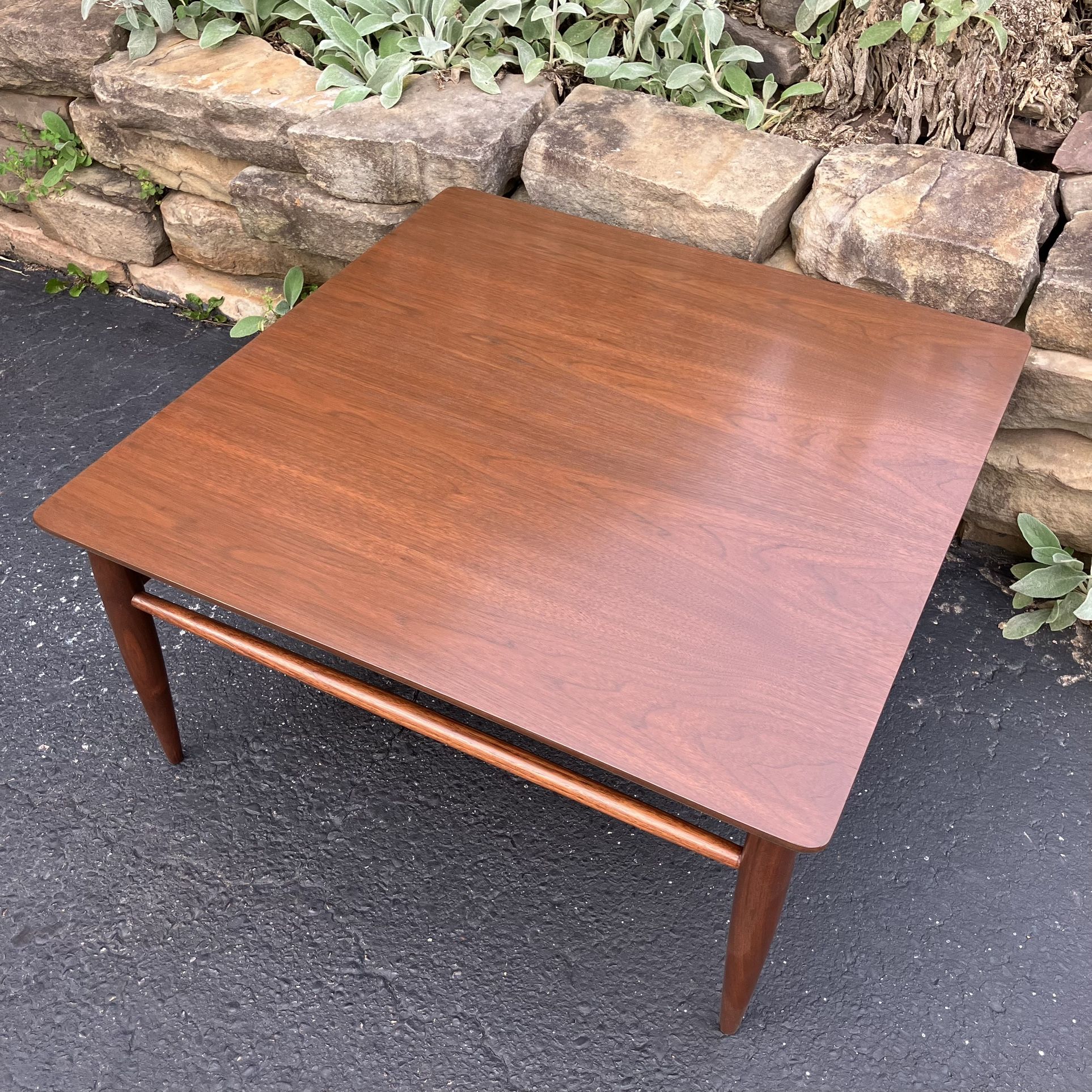 Vintage Mid Century Modern Cocktail Table