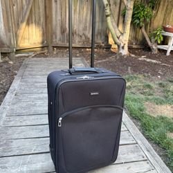 Protocol Soft-Shell Suitcase – Black