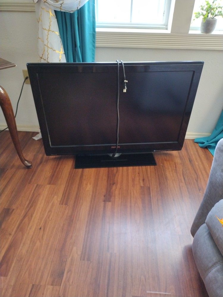 Phillips 37 X 21 Screen TV Small HDMI 28 X 17 Both Work No Remotes Can Buy Universal Remotes