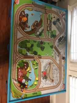 Thomas play table , excellent condition