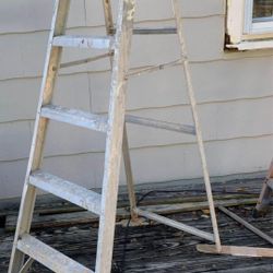 6 Feet Tall Foldable Ladder
