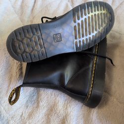 Doc Martens Uk6 Us8 Size 8  Eu 39. Boots New Shape
