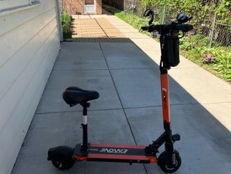 Emove Touring electric scooter