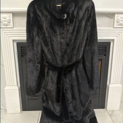 Natural mink coat, in perfect condition, no defects, rarely worn 