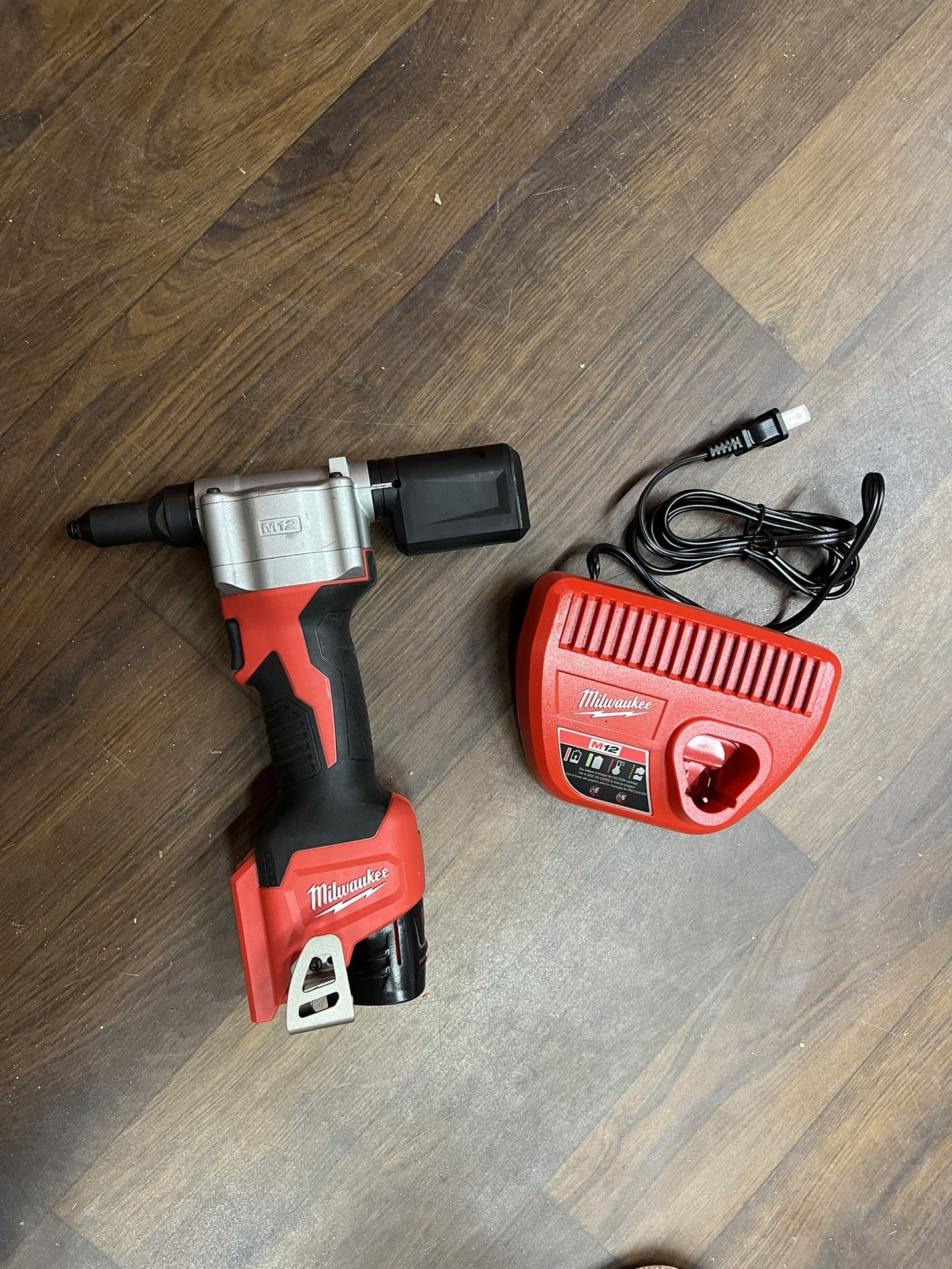 Milwaukee M12 Rivet Gun Kit for Sale in Houston, TX OfferUp