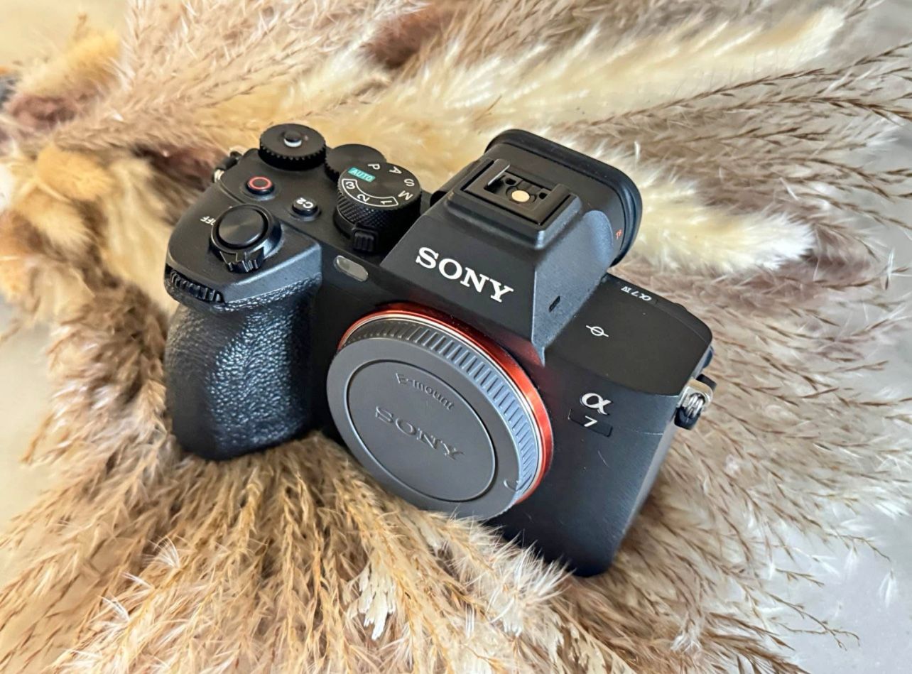 LSony Alpha A7IV A7 IV Full Frame mirrorless Camera Body Great condition