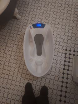 Baby bathtub and digital weighing scale