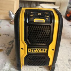 DeWalt Bluetooth Jobsite Speaker – Compact & Durable