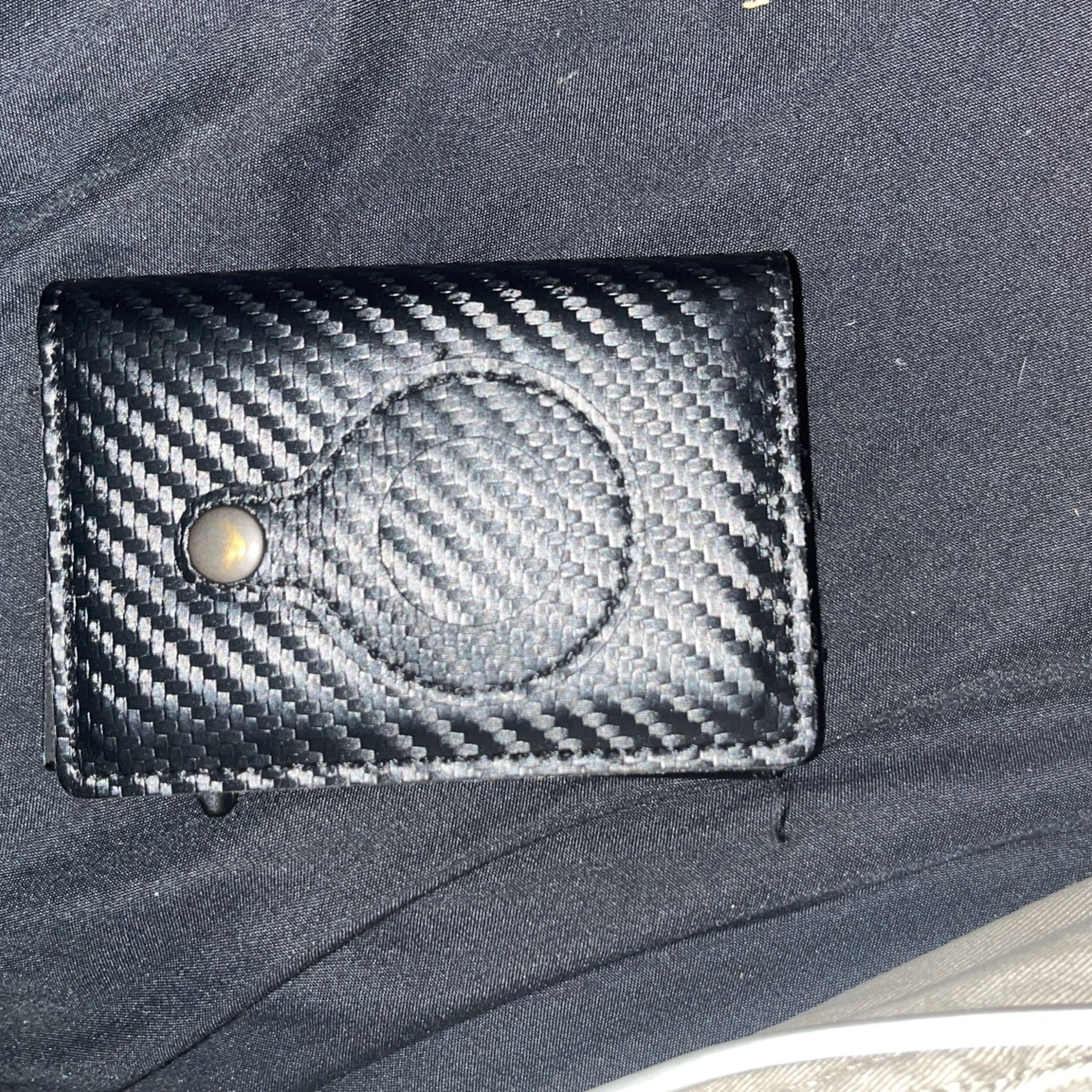 carbón fiber textured wallet