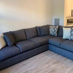 2 Peice Sectional Couch 