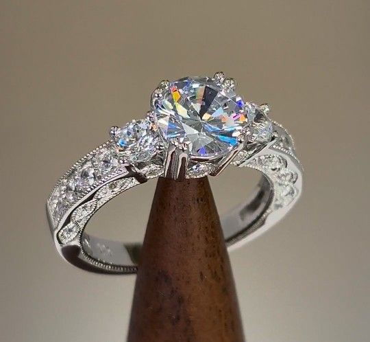 Beautiful Stunning & Elegant Womens 2.04 Ct Engagement Ring 2.04 Ct