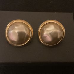 Goldtone Earrings With Large Gold Pearl,by Napier 