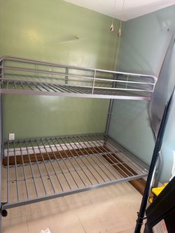 Bunk bed frame / litera