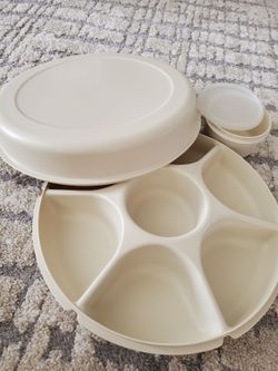 Tupperware divided party serving vegetable dip snack tray