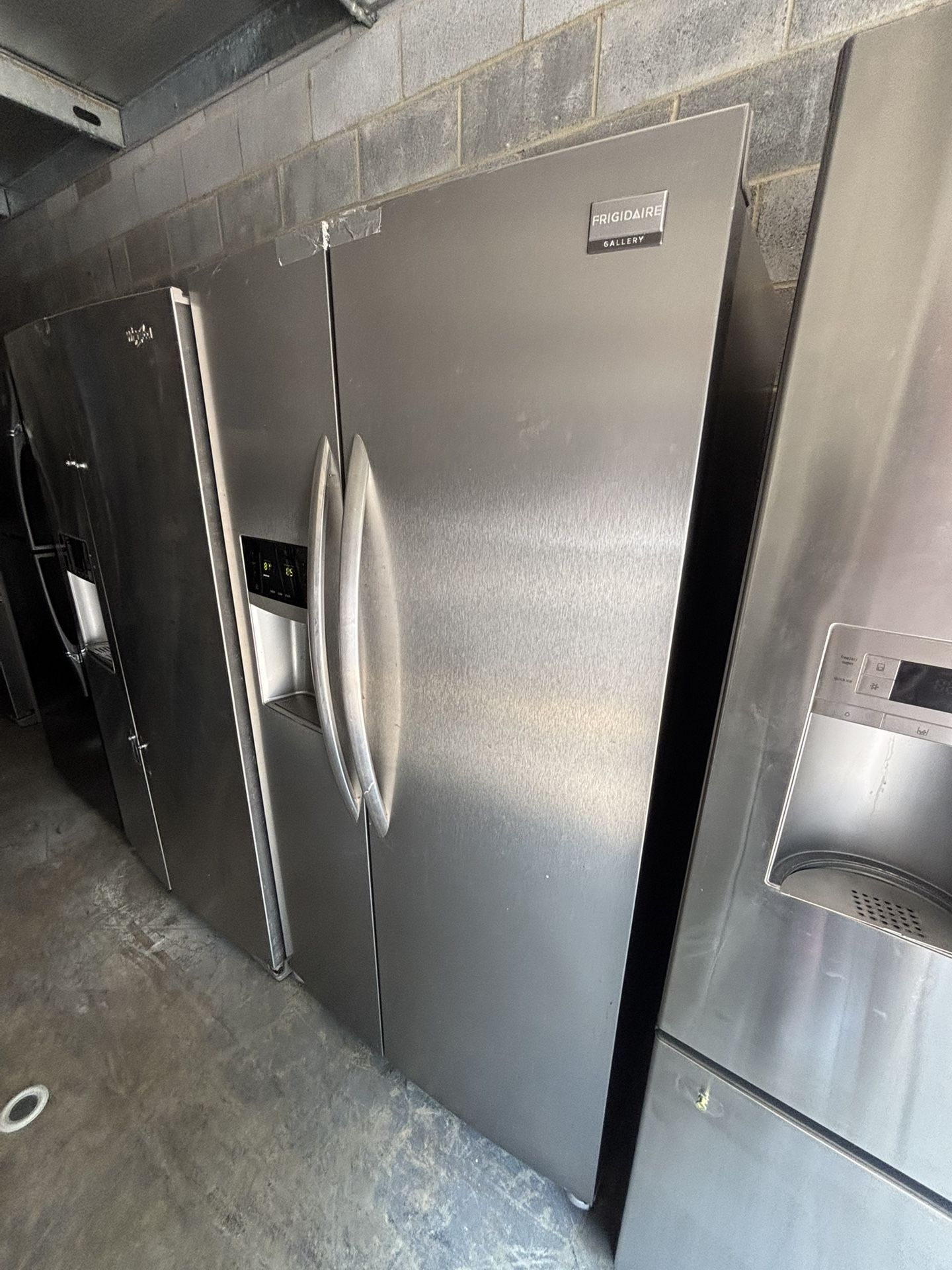 ⭐️NICE CLEAN FRIGIDAIRE SIDE BY SIDE REFRIGERATOR⭐️