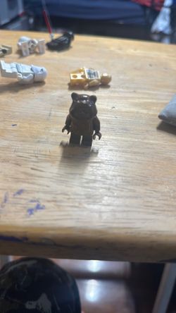 This ￼LEGO Star Wars Ewok minifig