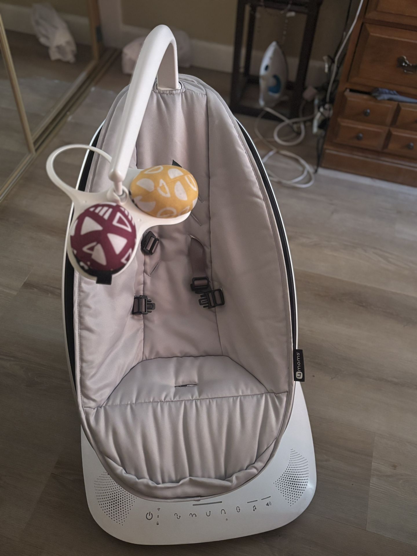 4moms Mamaroo Multi-Motion baby Swing