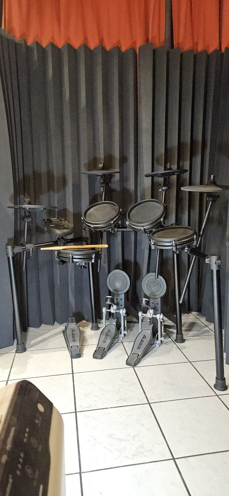 Alesis 10pc Mesh Drumset W/ Double Bass 