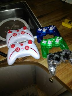 7 video games controllers