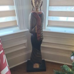 Statue Of Praying Woman