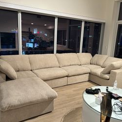 BRAND NEW IN BOX! 6 Piece OATMEAL Cloud Modular Sectional Couch 