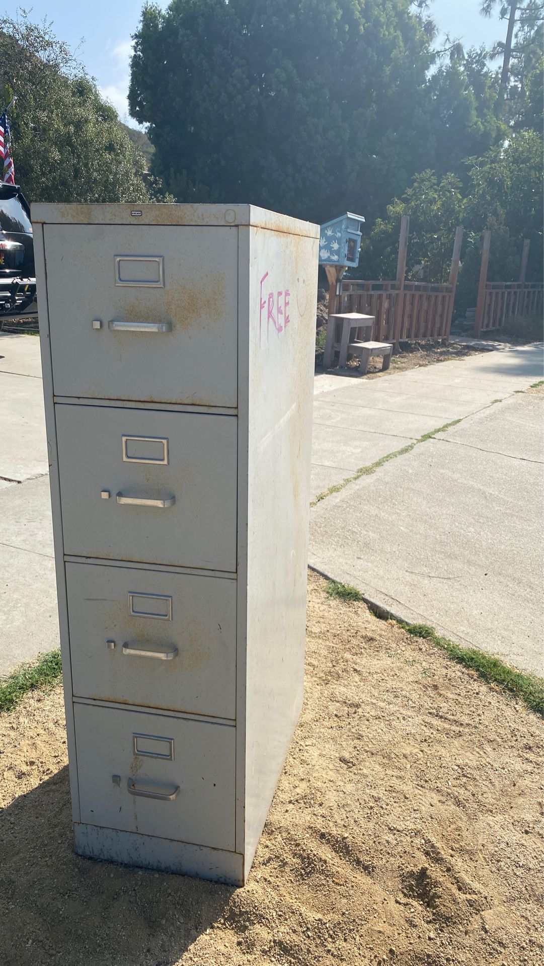 Free metal filing cabinet with drawers