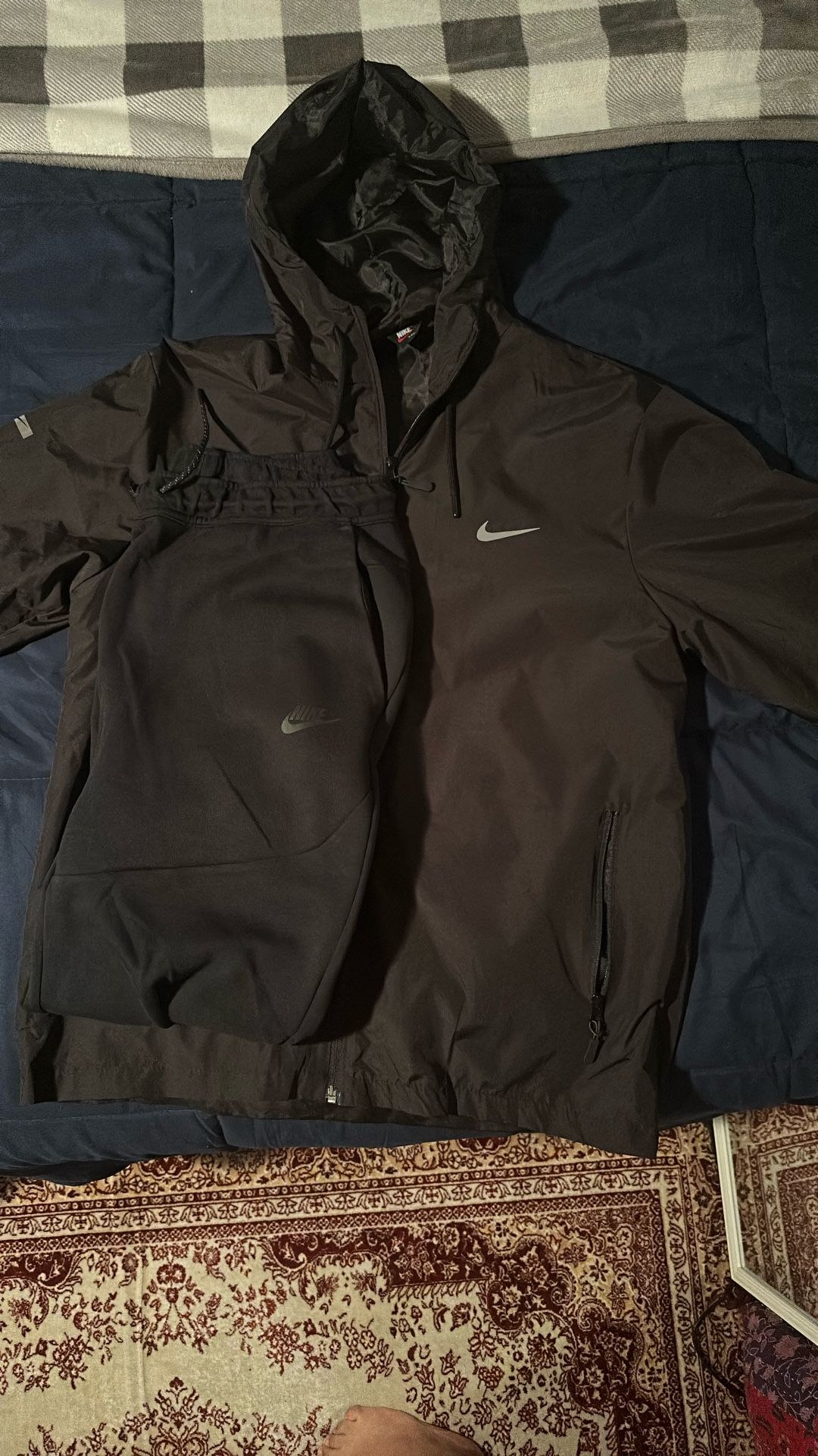 Black Nike Track Suit (Shoot Me Offers)