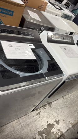 Whirlpool Topload Washer and Gas Dryer