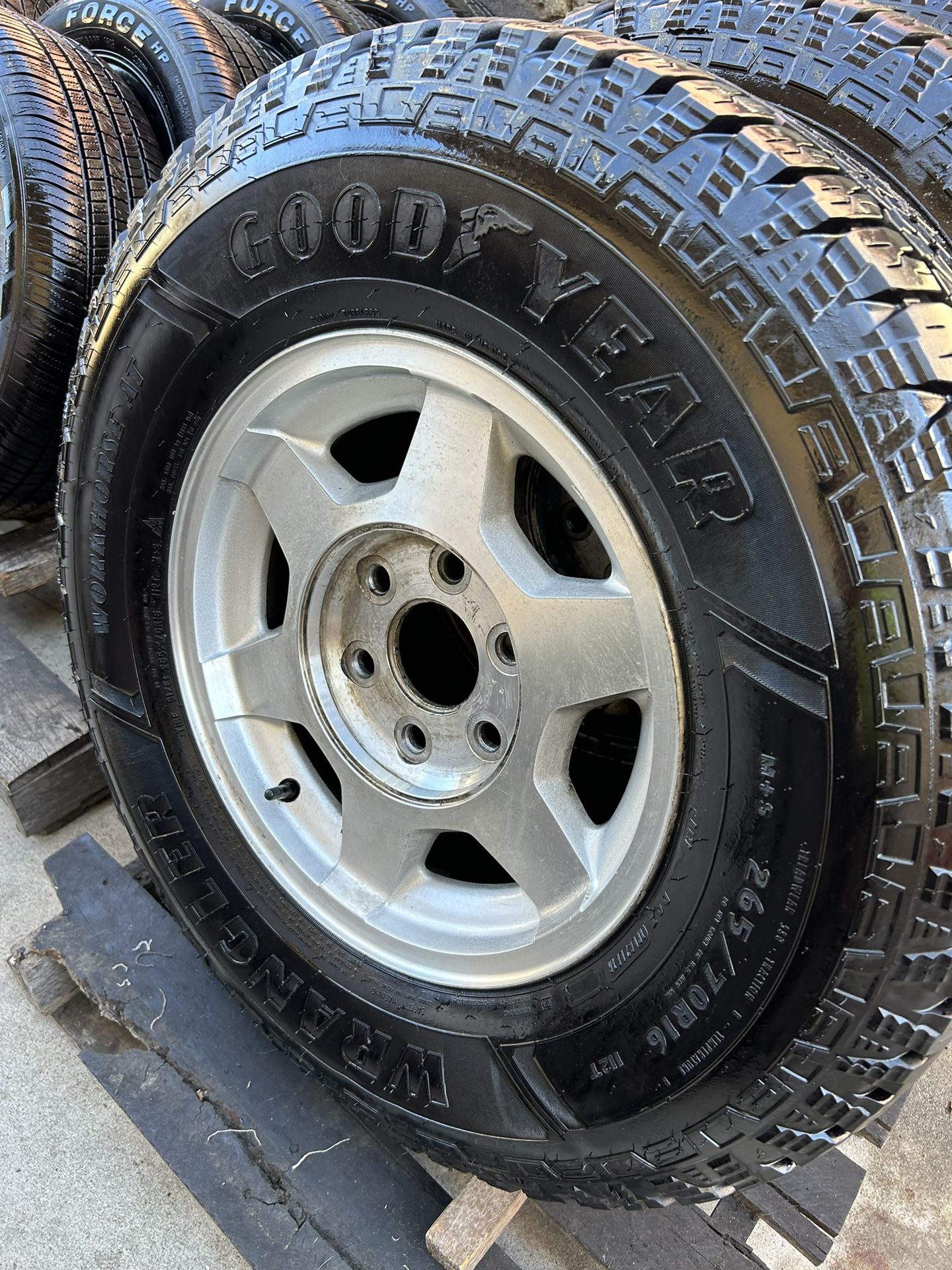 4- GOOD YEAR WRANGLER