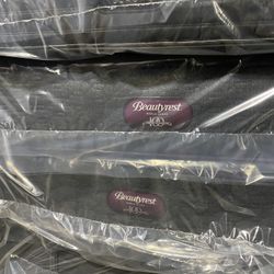 Mattrress Beautyres Black Firm Queen Queen Size Brand New