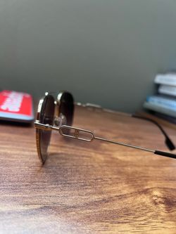 Burberry aviators sun glasses