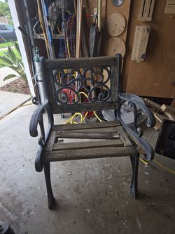 Refurbished Rod Iron Chair ( See All The Pictures )