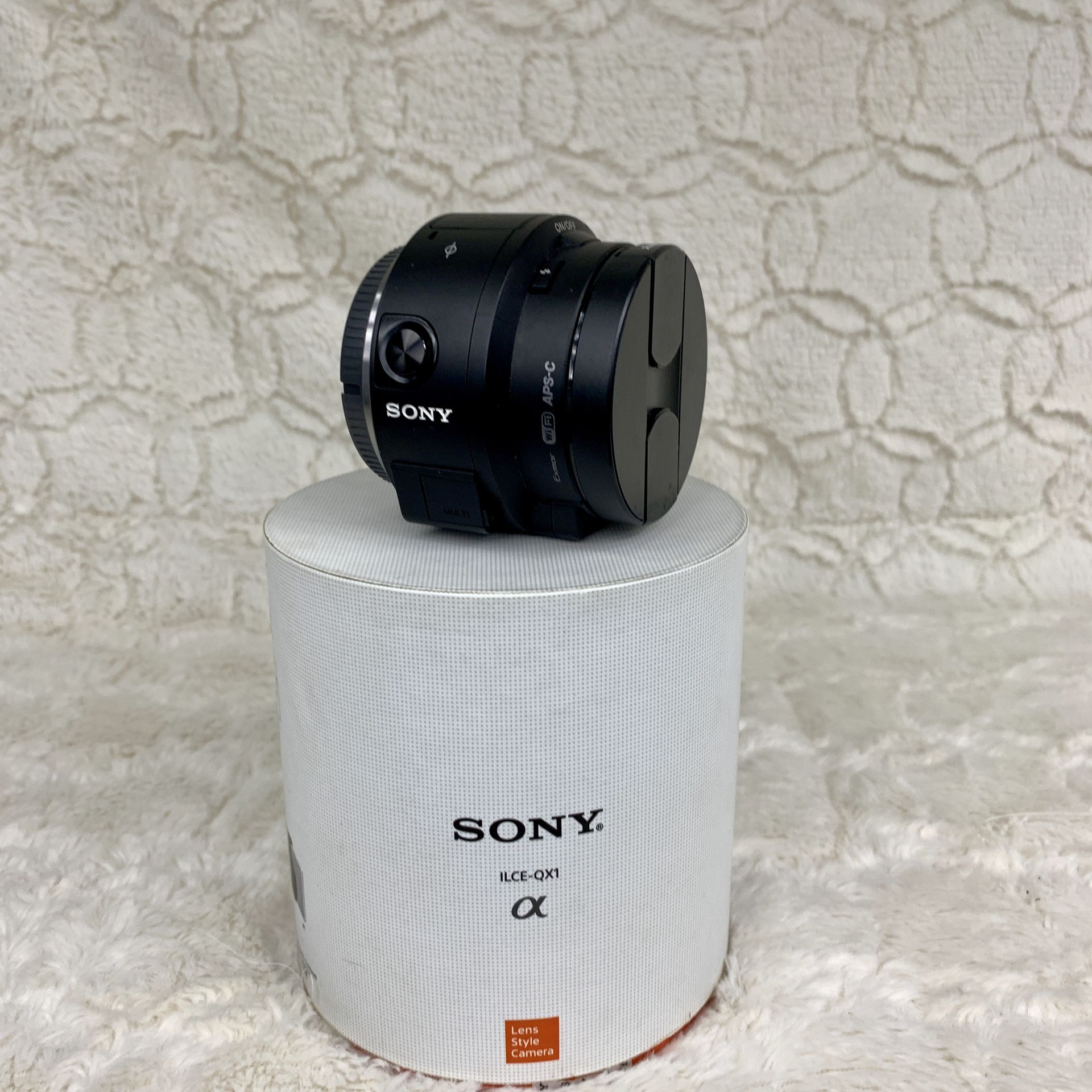 Sony ILCE-QX1 Smartphone Attachable Mirrorless Digital Camera & Lens