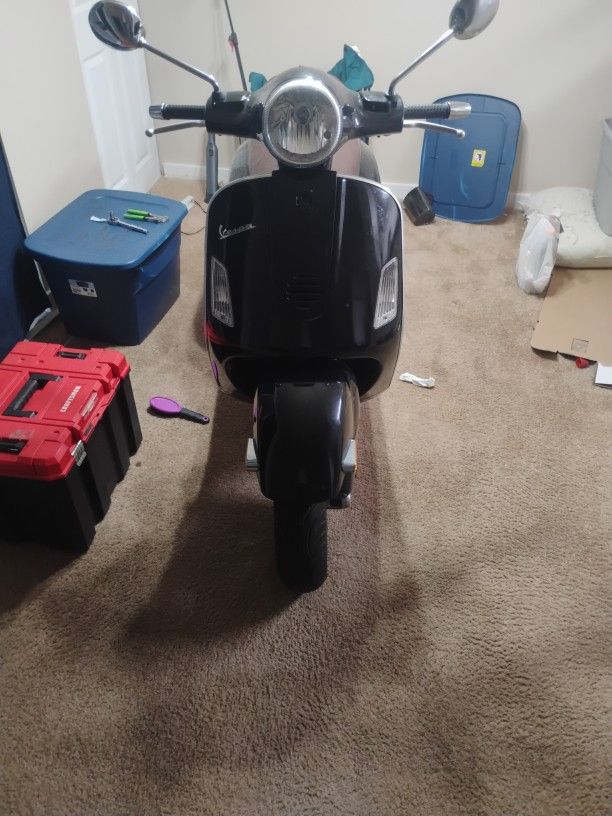 Vespa.Gran https://offerup.com/redirect/?o=VHVyaXNtby5CbGFjay5hZHVsdA==