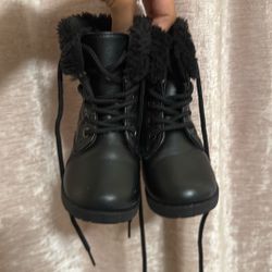 Black Boots 