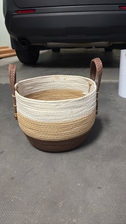 Woven basket set