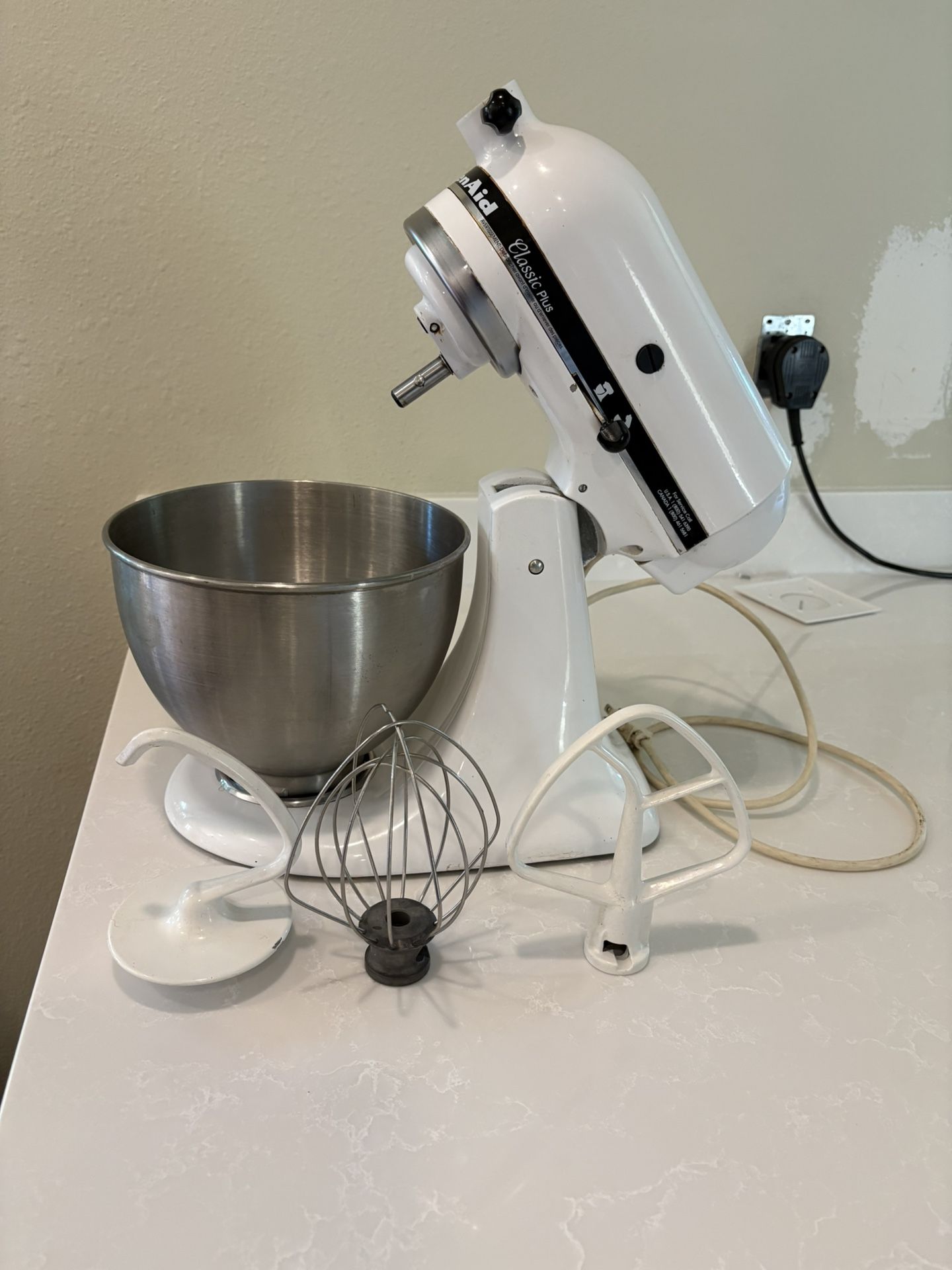 Kitchenaid 4.5 Quart Stand Mixer With All The Attachments