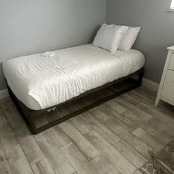 Set Of Twin Metal frame And Mattresses 