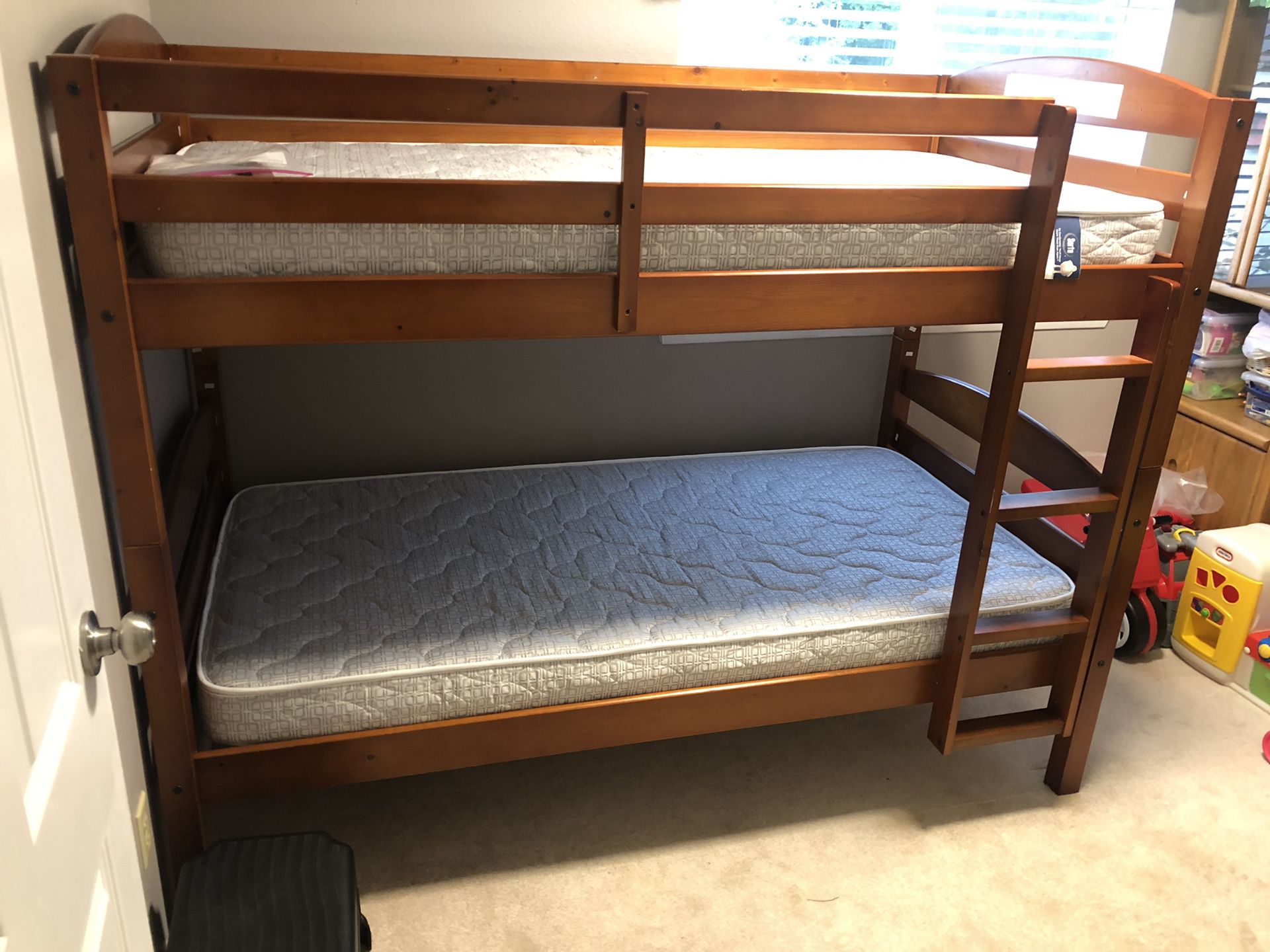Like new Bunk bed with mattresses