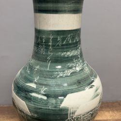 Chinese antique style decorative vase green color 