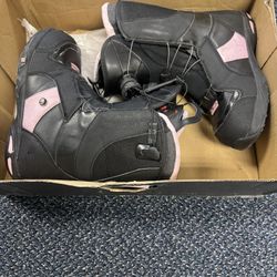 Women’s 7 1/2 snowboarding Boots