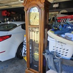 GRAND FATHER CLOCK  1900 RECORD  PLAYER