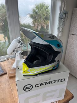 CFMOTO helmet (XXL)