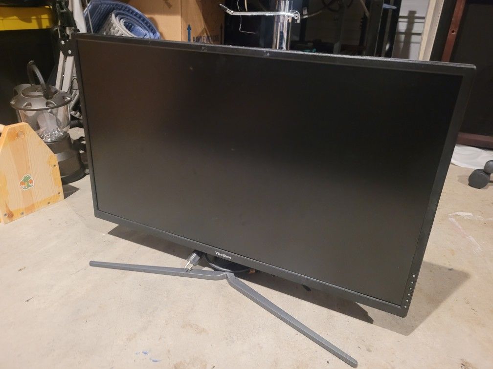 32" Monitor