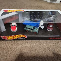 Hot Wheels Diorama Box Set Nissan Garage 