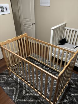 Baby/Infant Crib Great Condition. Crib Mattress Included